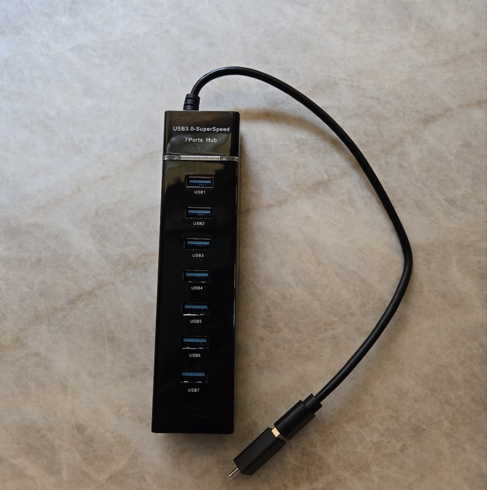 Black USB 3.0 7-Port Hub